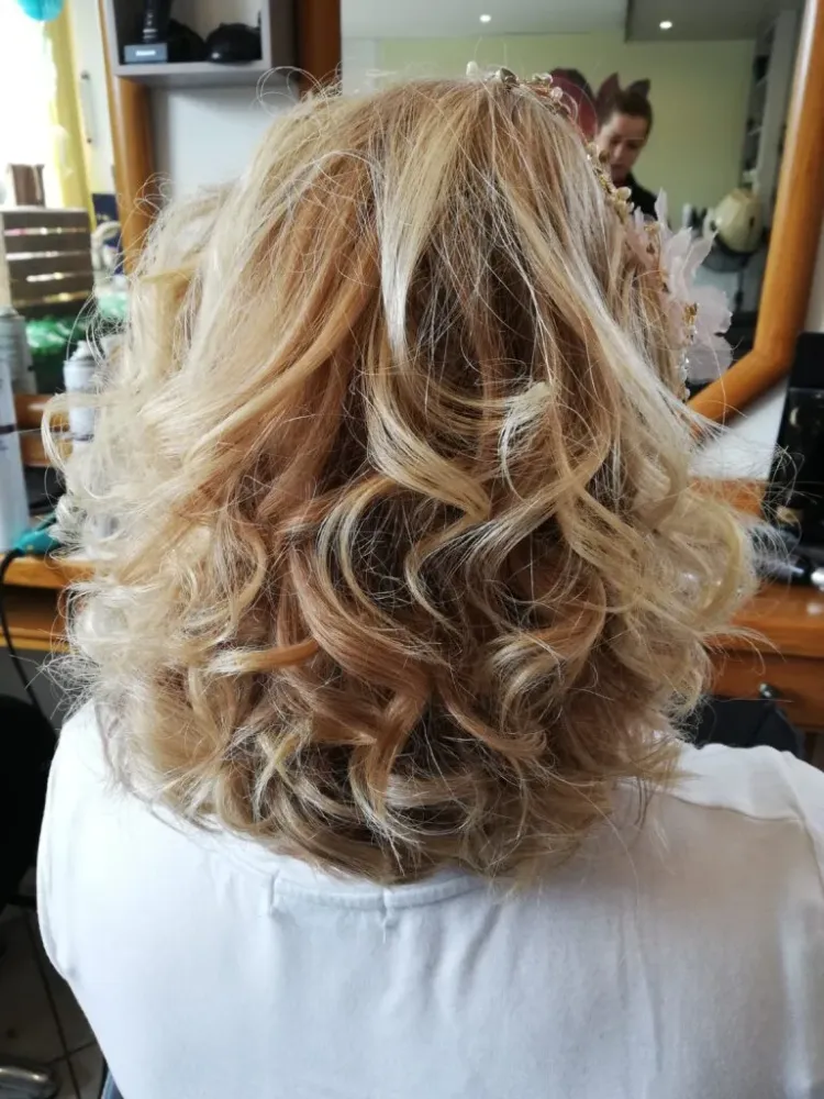 coupe-femme-carre-plongeant-lhair-valdebonnieure.jpg